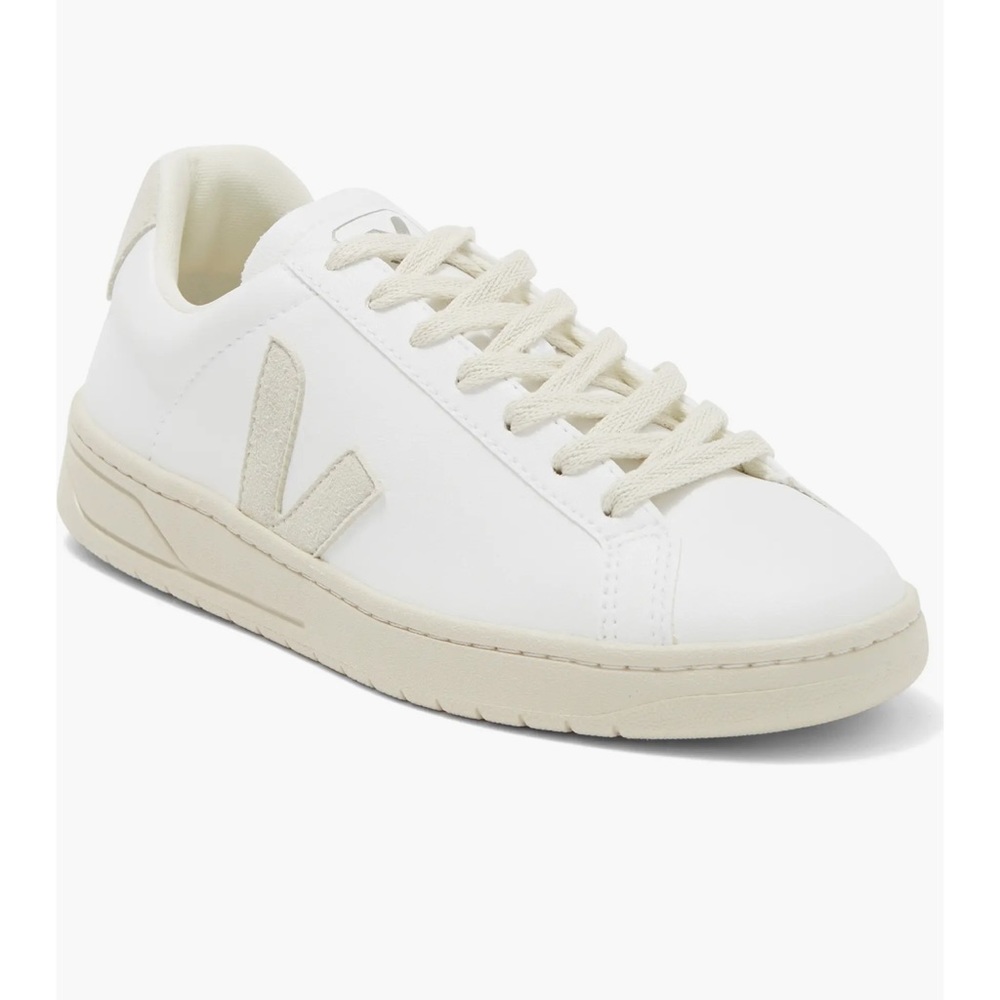 VEJA Women’s Urca Sneaker